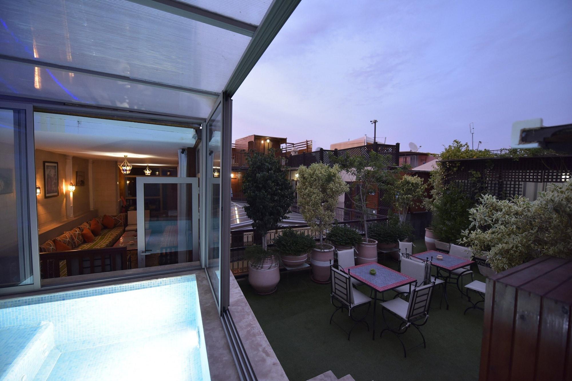 Vista Piscina Riad Kalé Polis