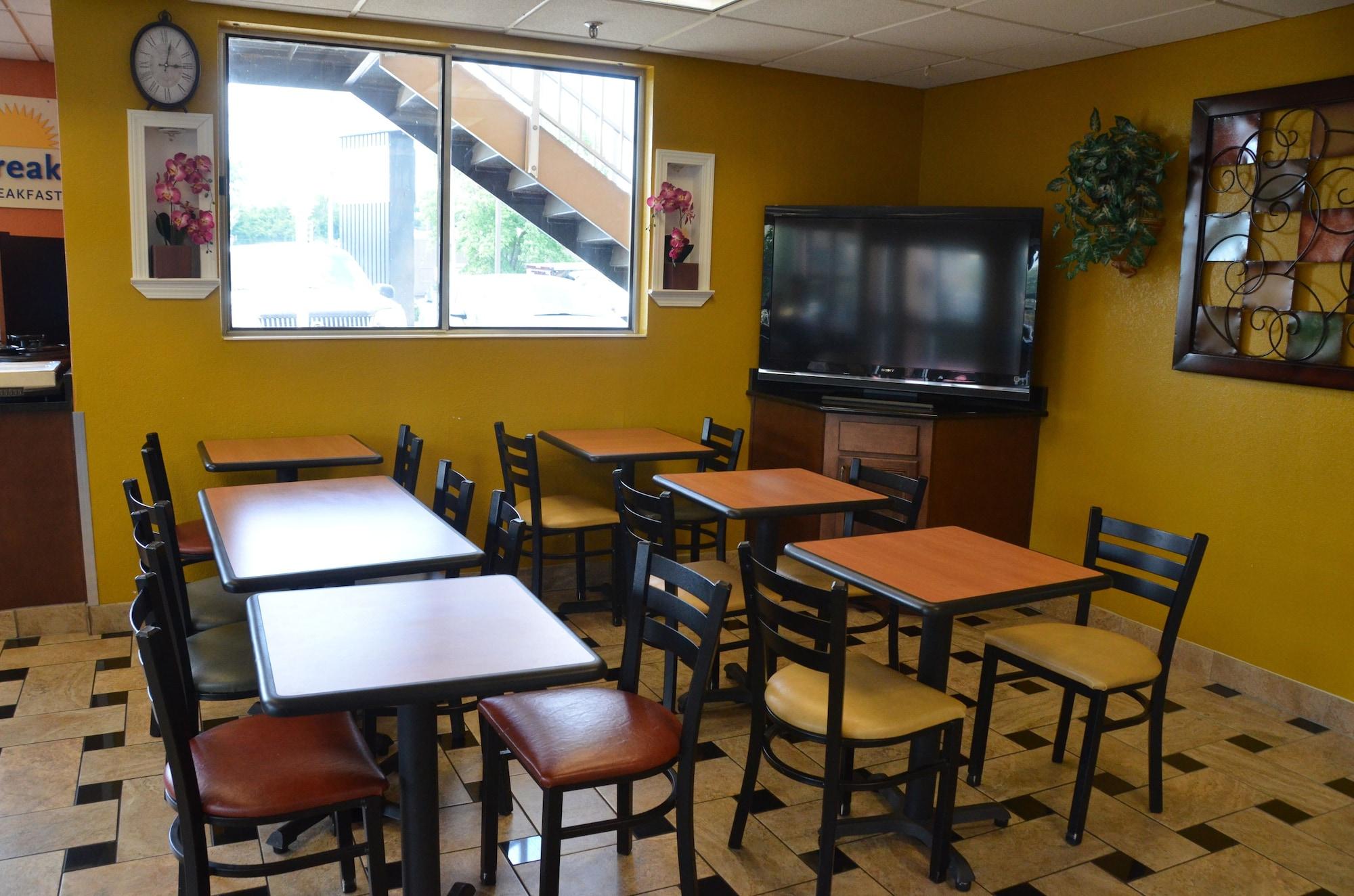 Restaurant Days Inn by Wyndham Nashville Airport
