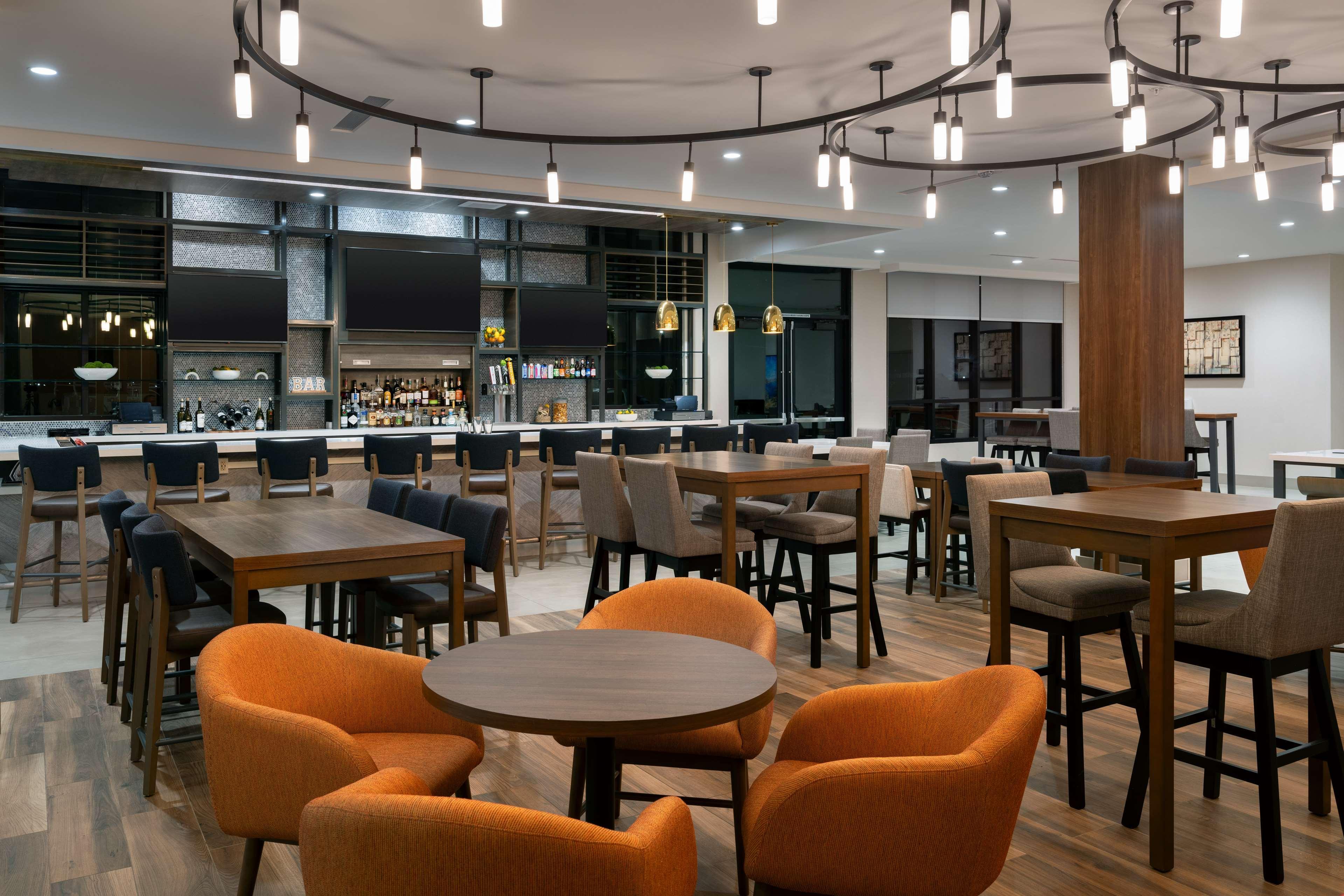 Bar/Salón Hilton Garden Inn Visalia, Ca