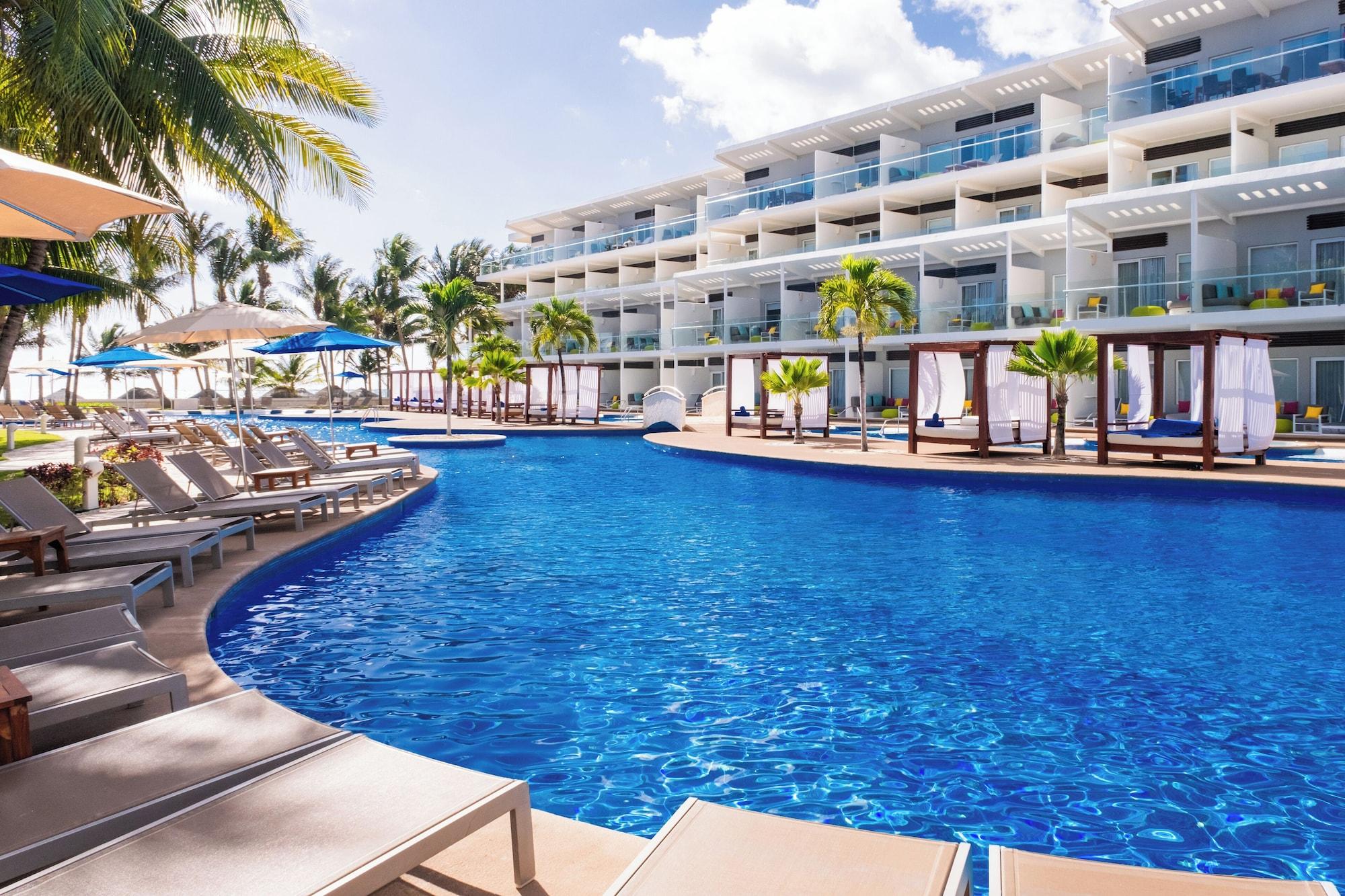 Vista Exterior Iberostar Selection Riviera Cancún - All Inclusive