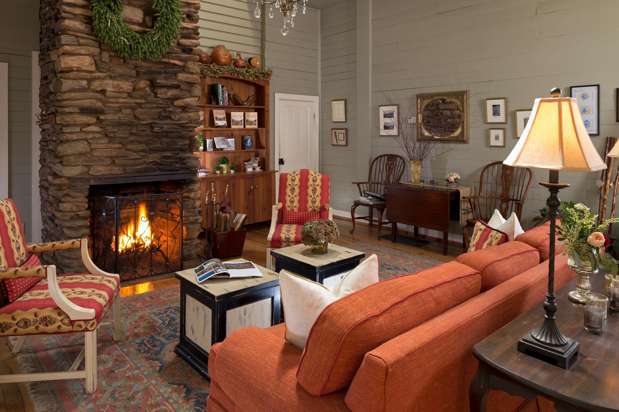 Vista Lobby Glen-Ella Springs Hotel & Restaurant