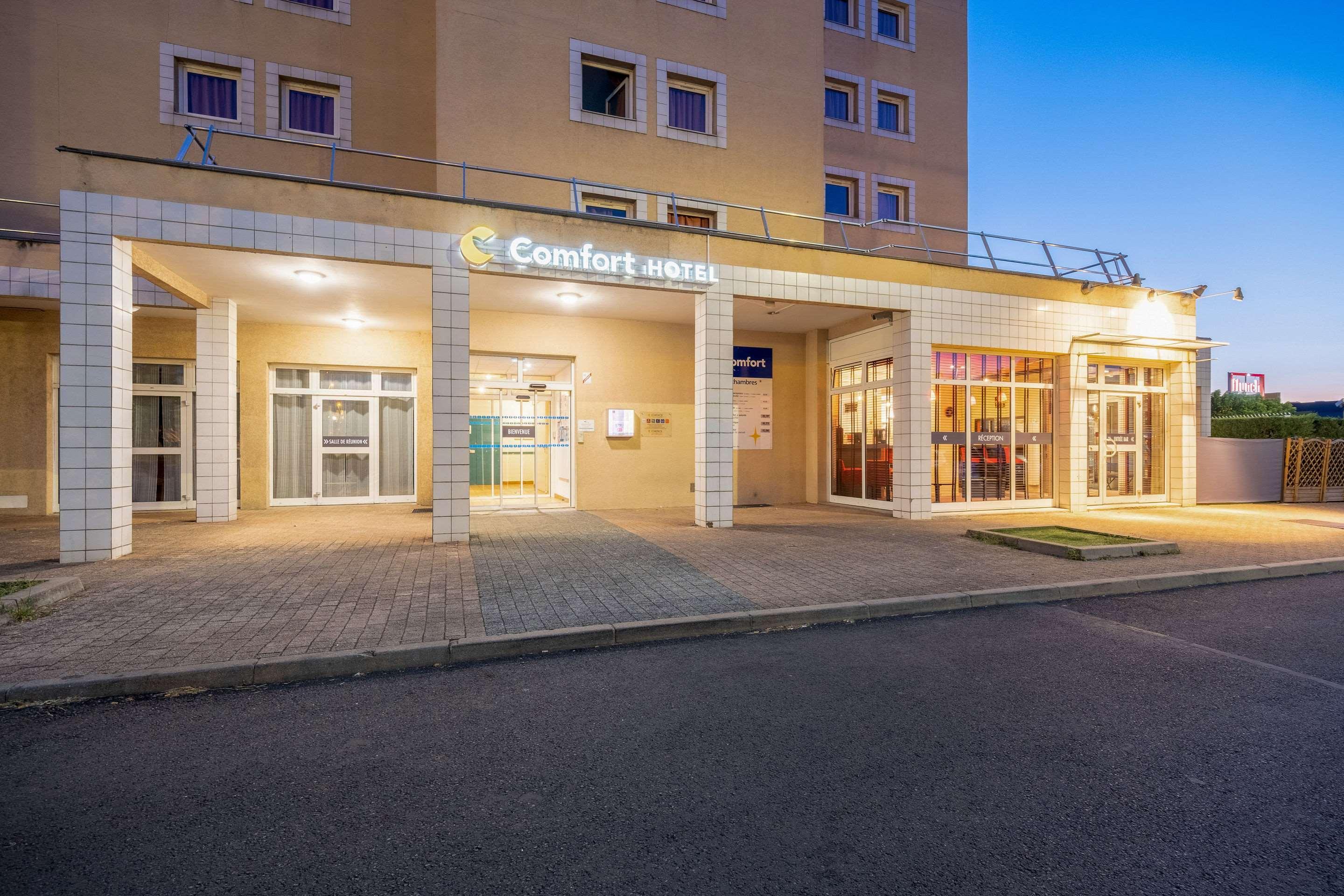 Vista Exterior Comfort Hotel Montlucon