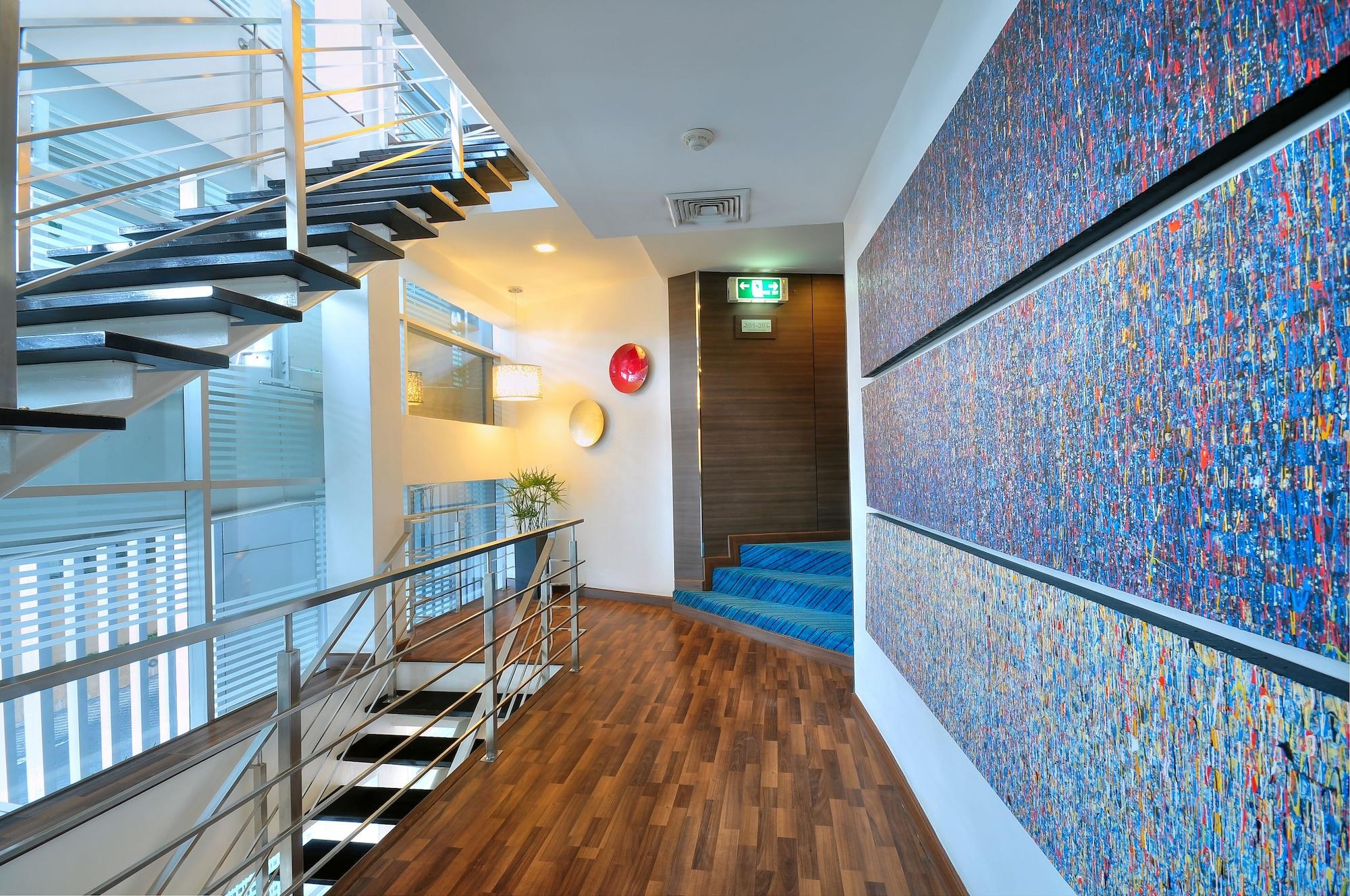 Varios Sukhumvit Suites Hotel