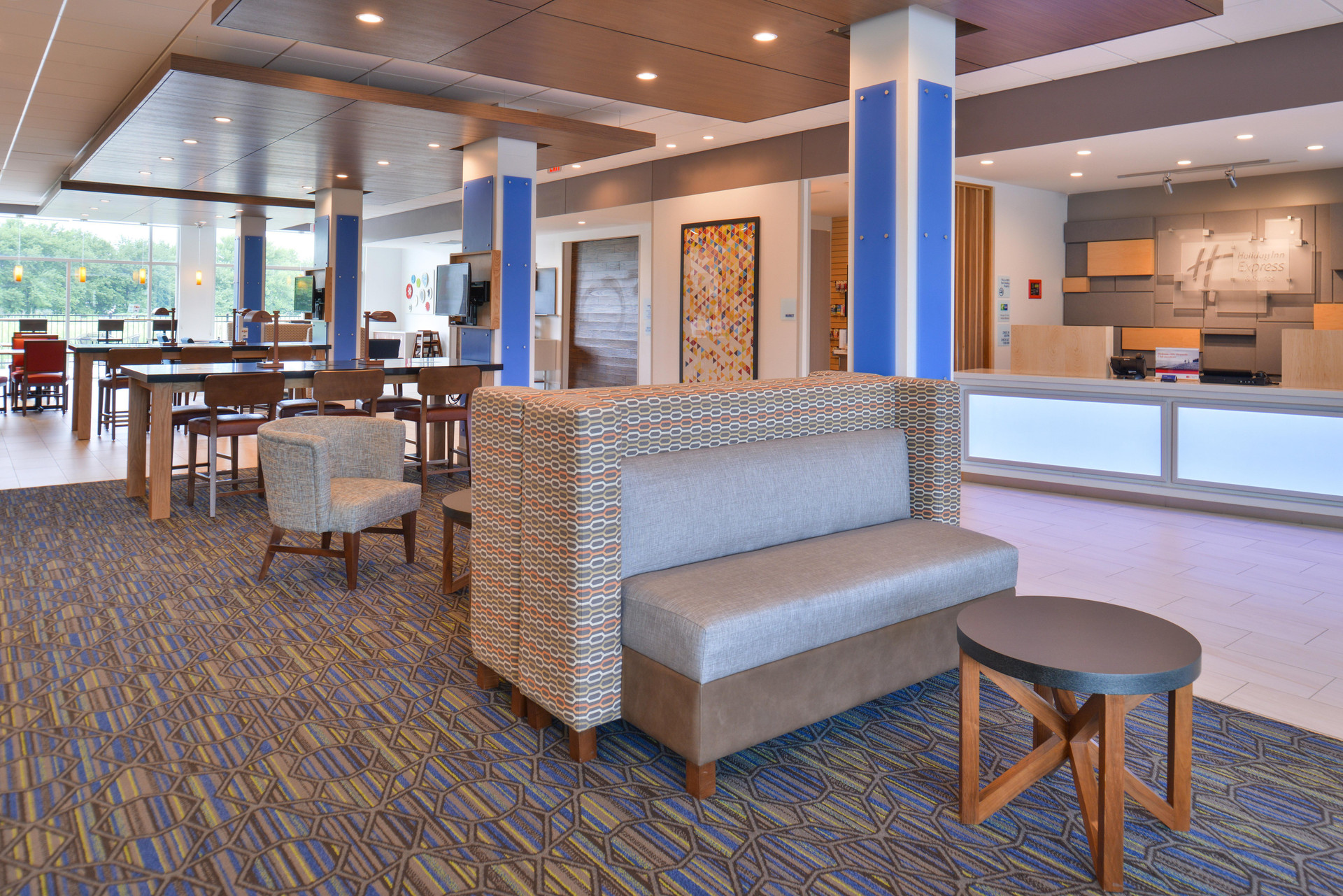 Vista Lobby Holiday Inn Express & Suites Omaha Airport by IHG