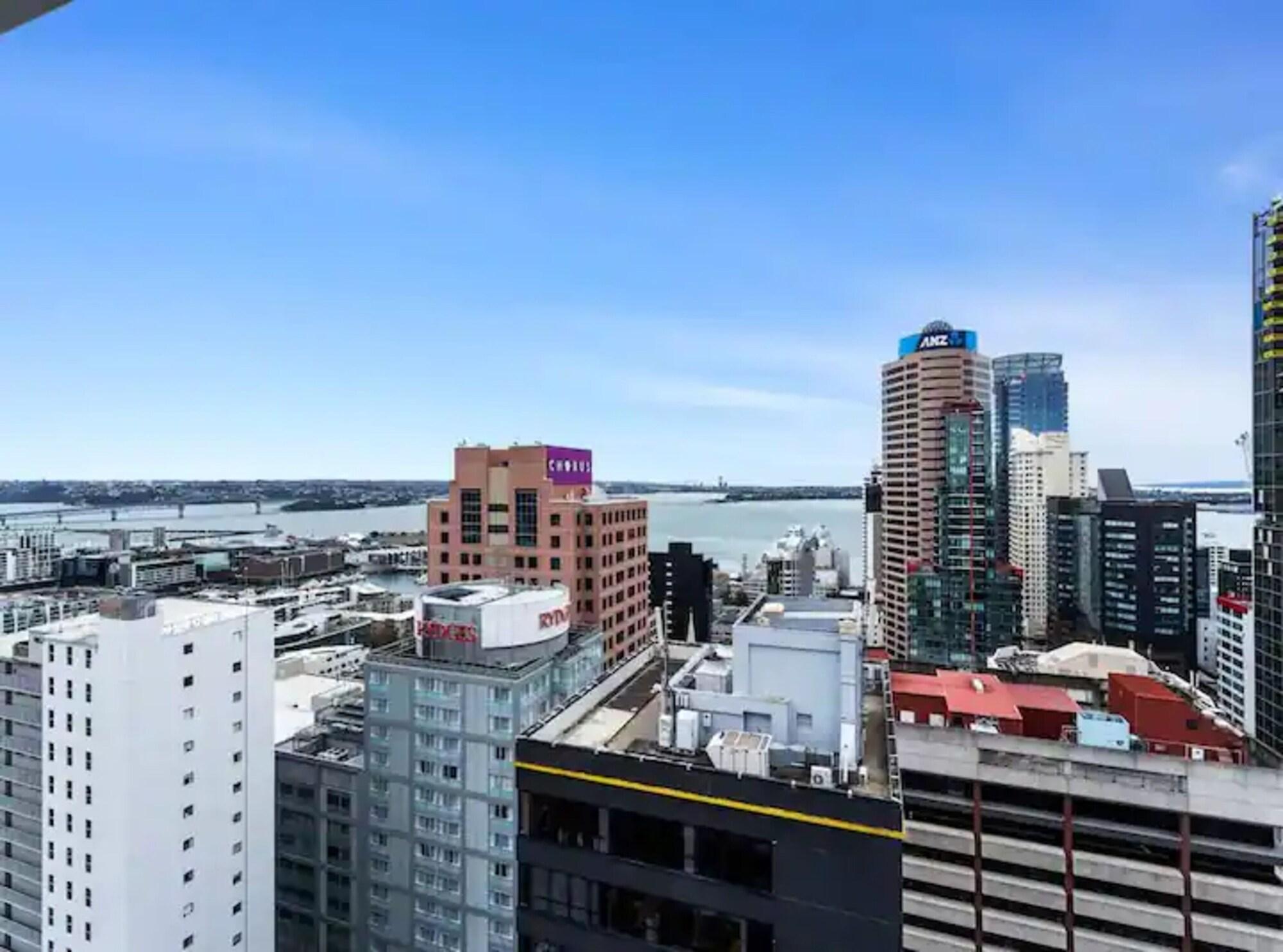 Vista Exterior Stunning 2BR w/ Views Near Sky Tower- Zodiak Stays