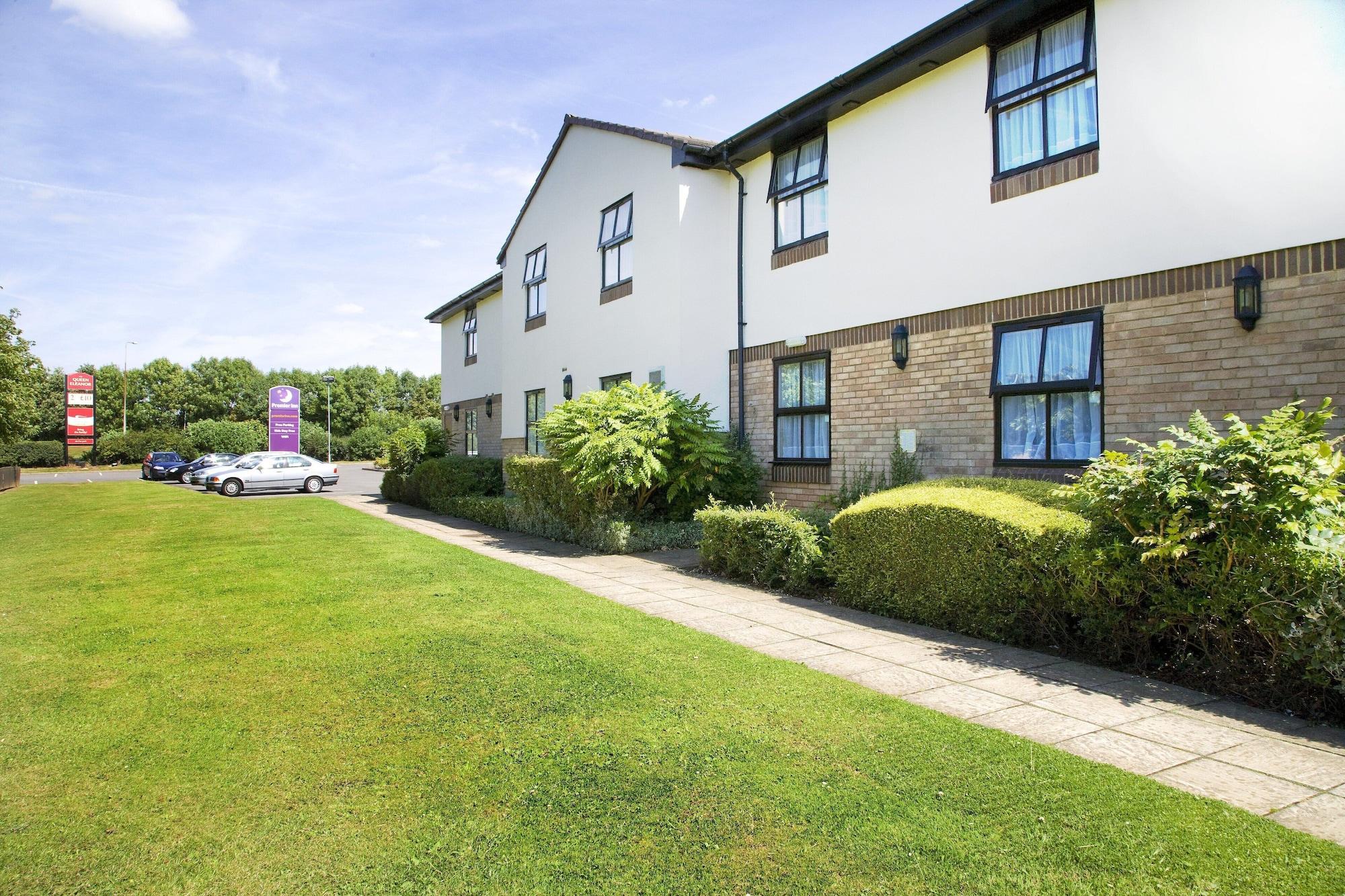 Vista Exterior Premier Inn Northampton South - Wootton