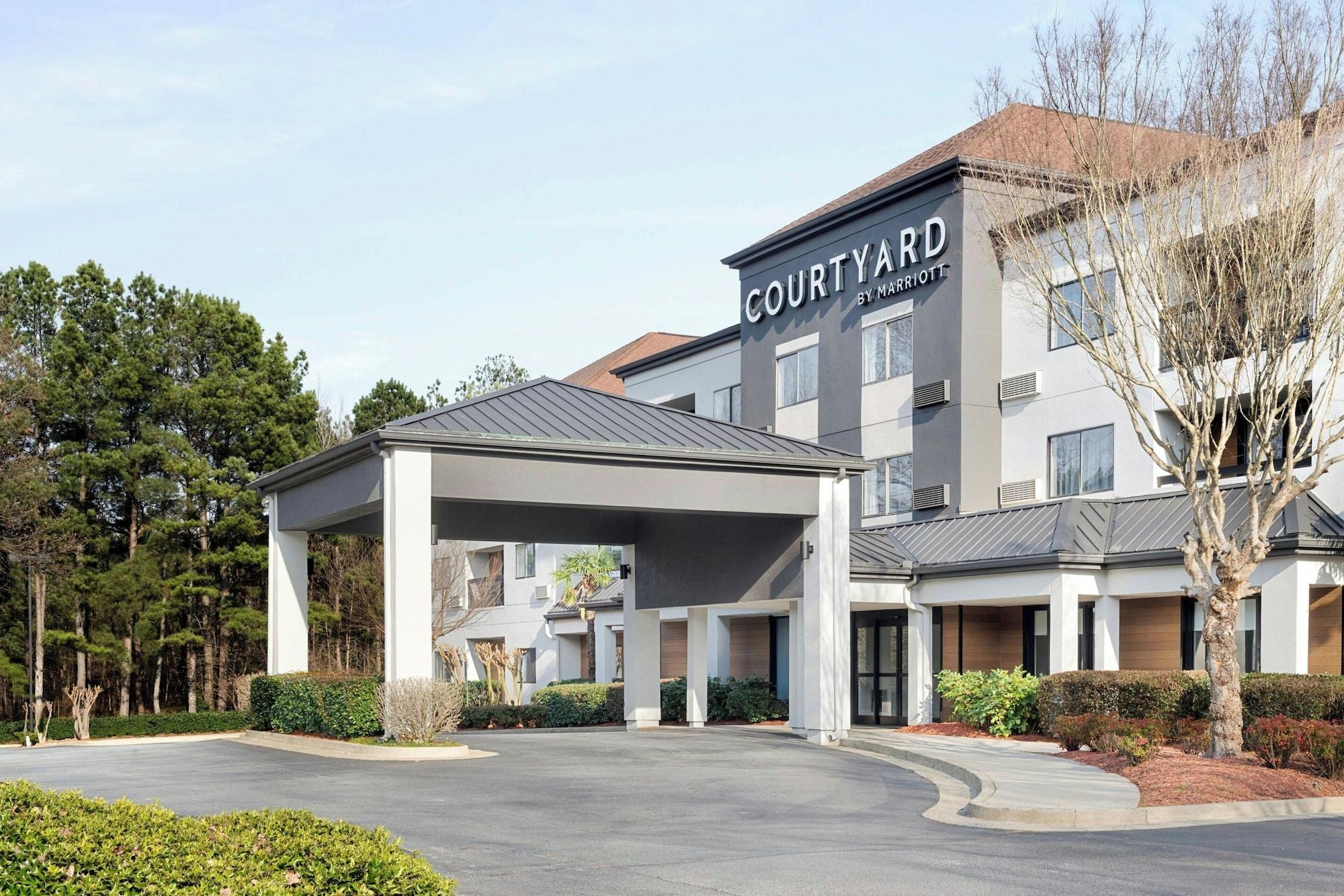 Vista Exterior Courtyard Suwanee by Marriott