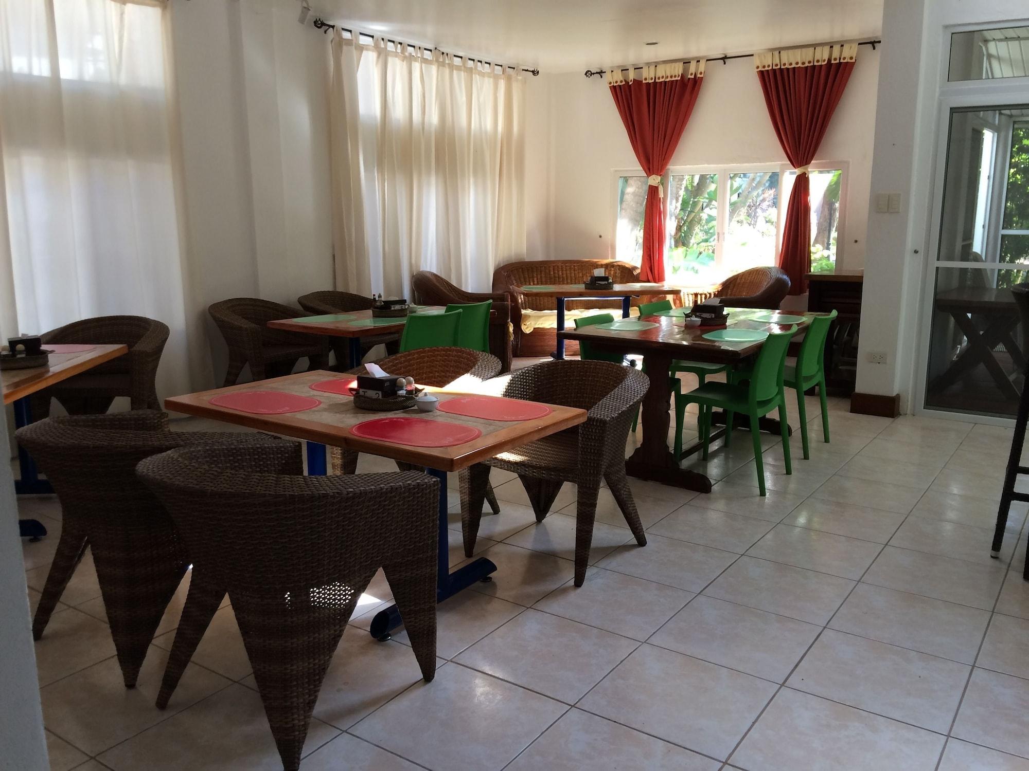 Restaurant Pinjalo Resort Villas - Jade Hill Project Property Development