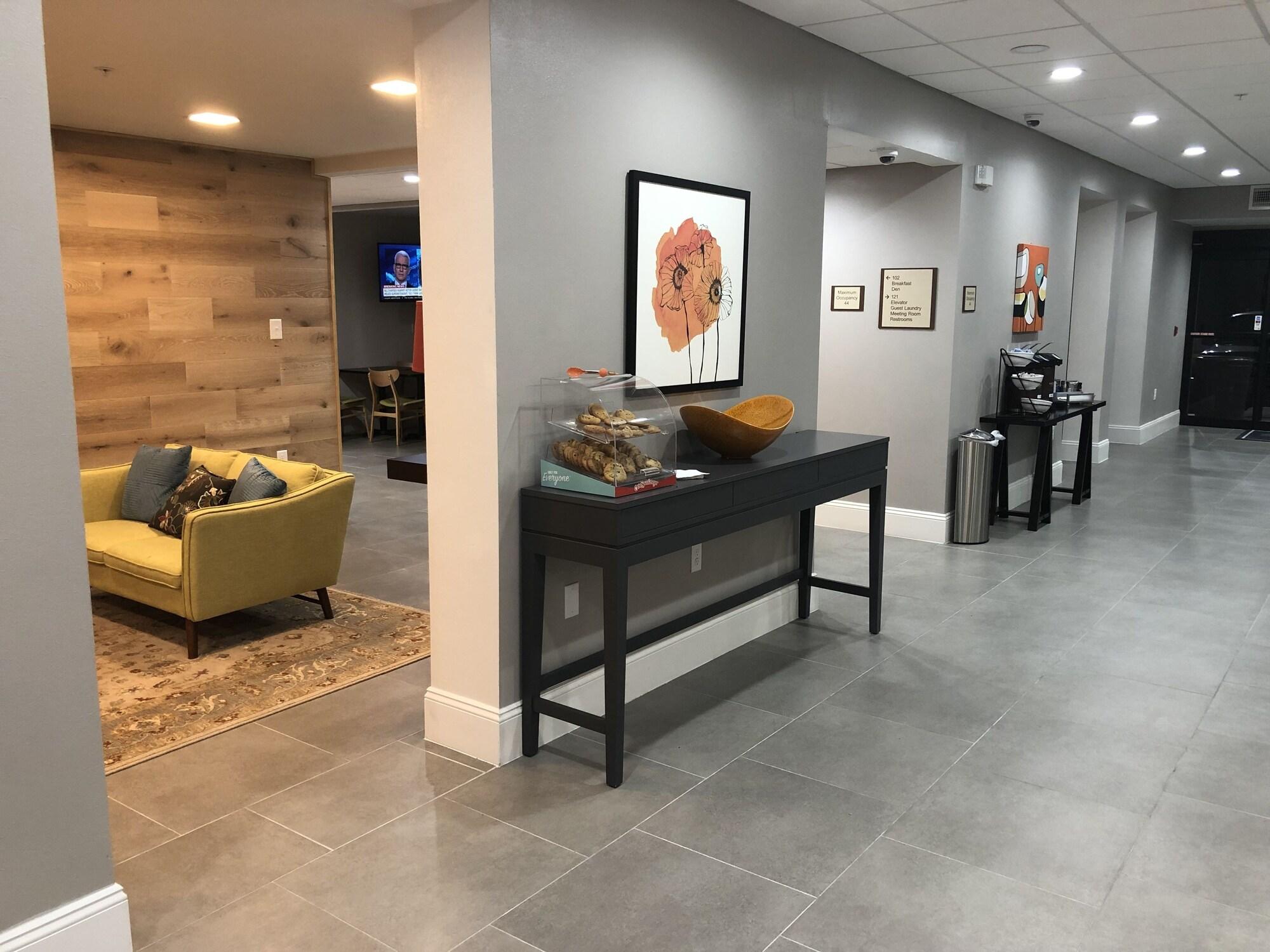 Vista Lobby Country Inn & Suites by Radisson, New Orleans I-10 East, LA