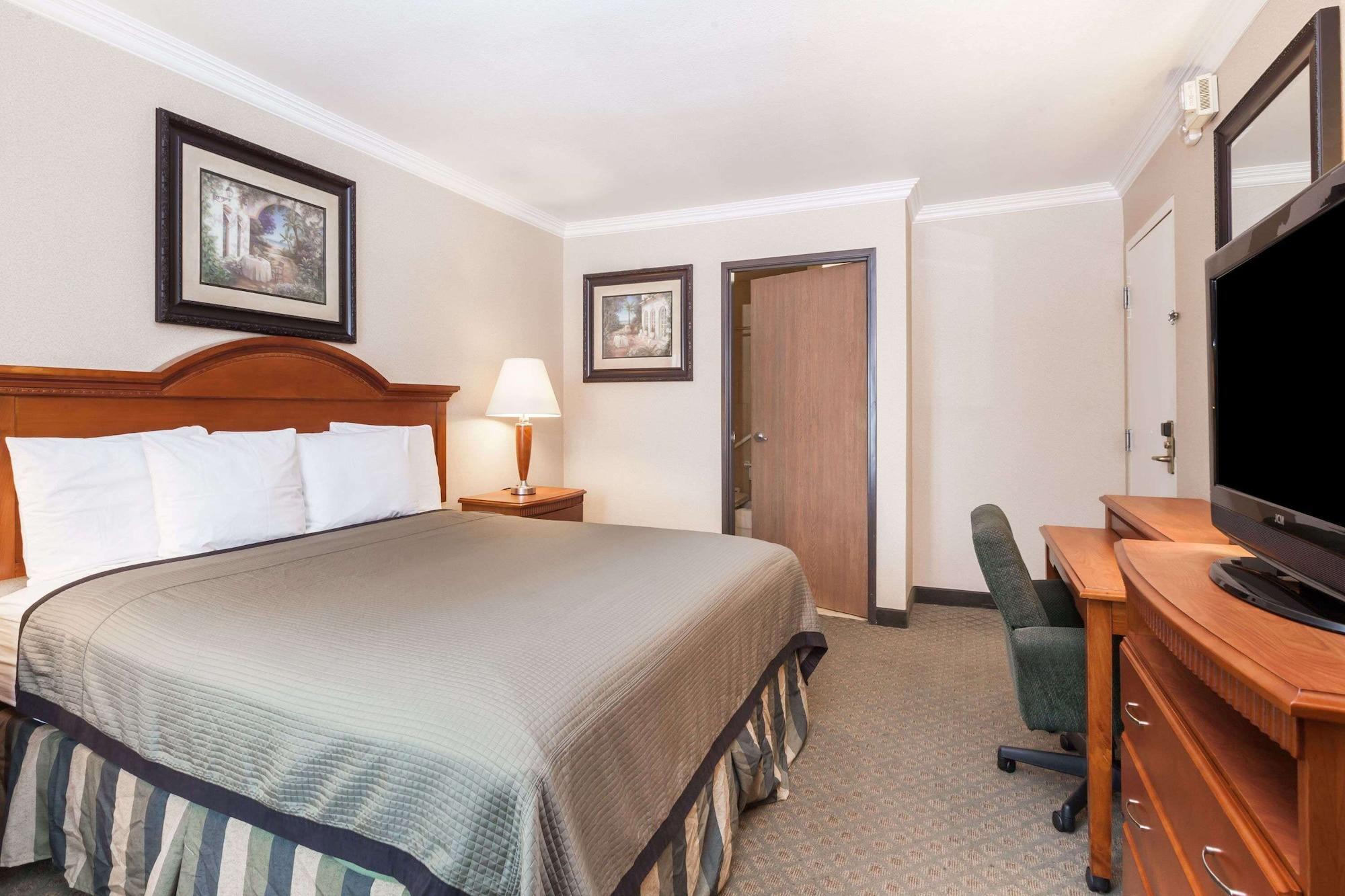 Habitación Travelodge by Wyndham Sylmar CA