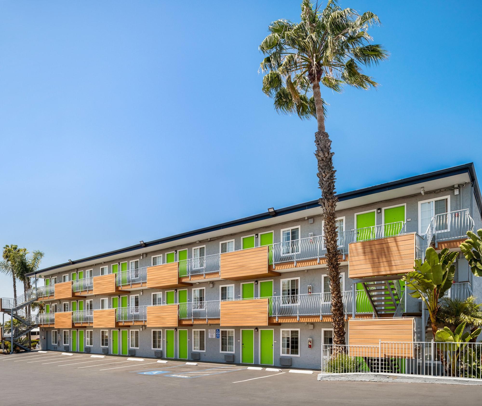 Vista Exterior SureStay Hotel by Best Western San Diego Pacific Beach