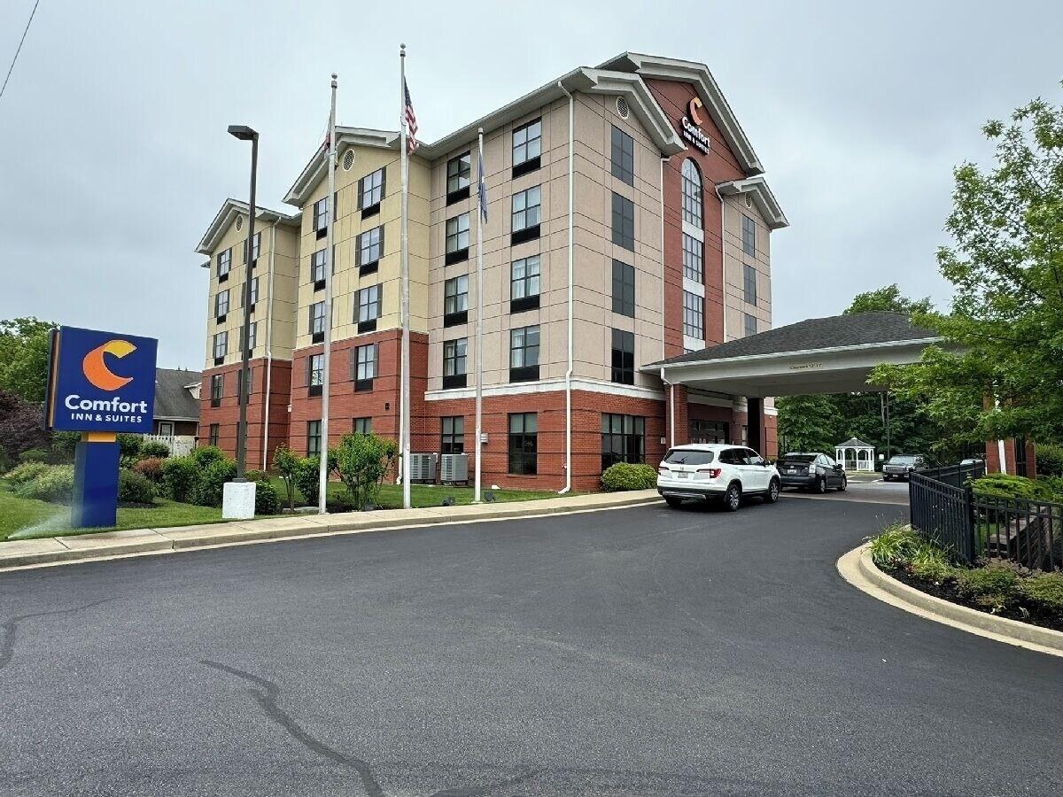 Varios Comfort Inn & Suites
