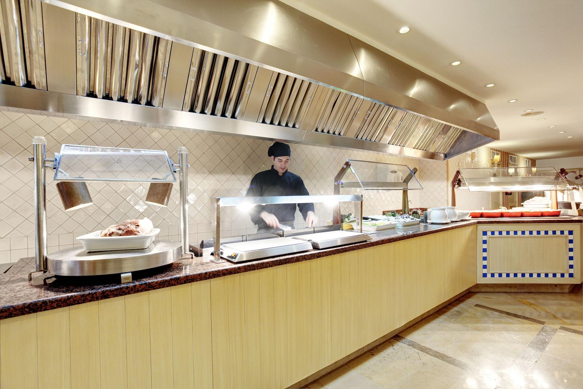 Restaurant Grupotel Macarella Suites & Spa