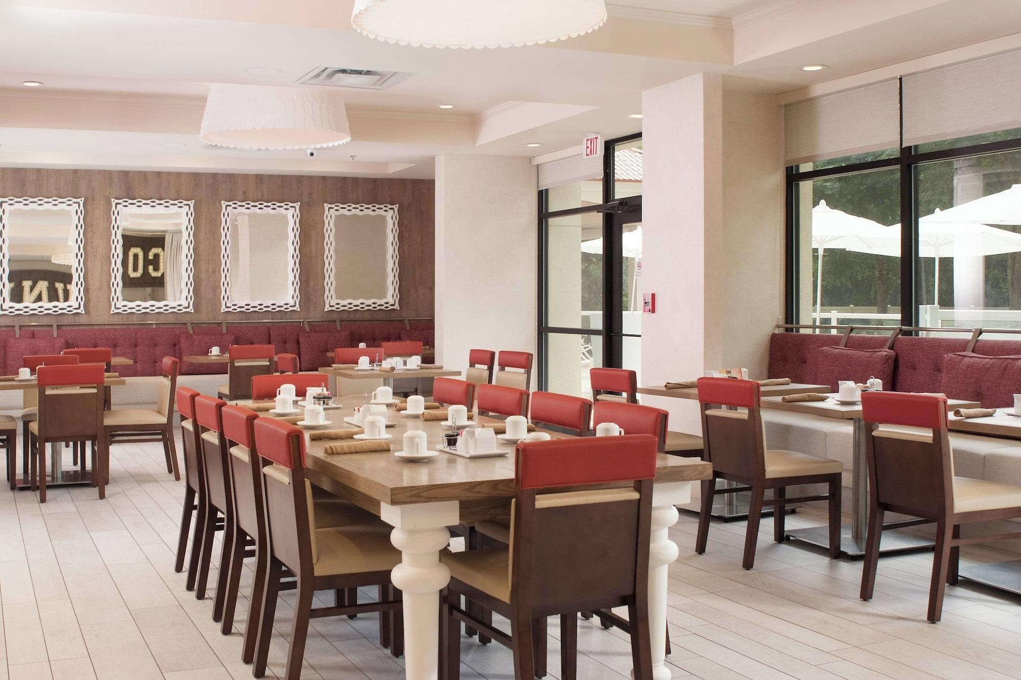 Restaurant Delta Hotels by Marriott Orlando Lake Buena Vista