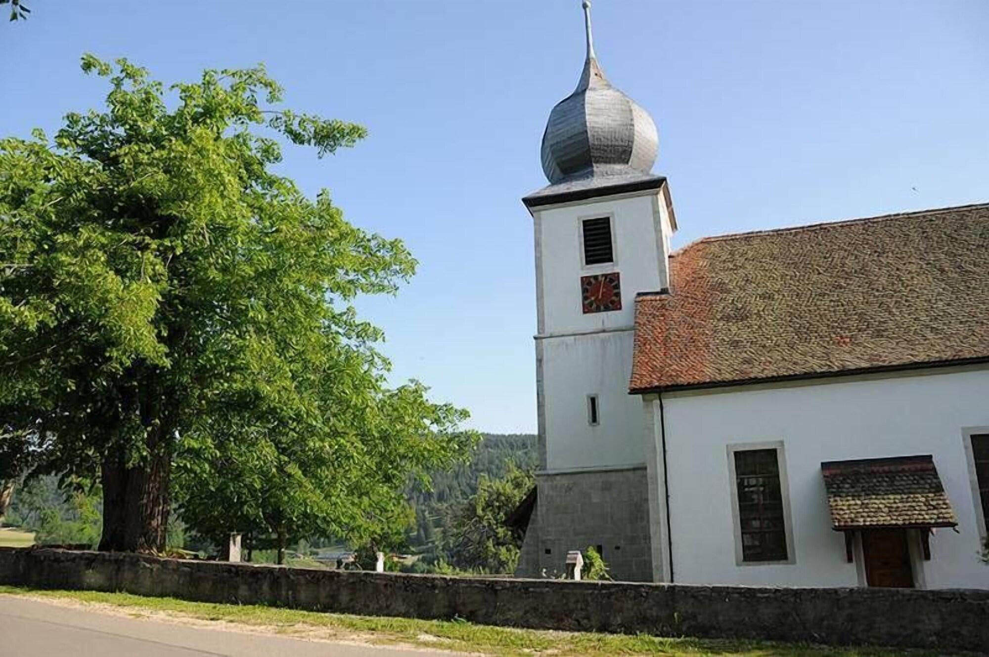 Vista Exterior Centre de Sornetan
