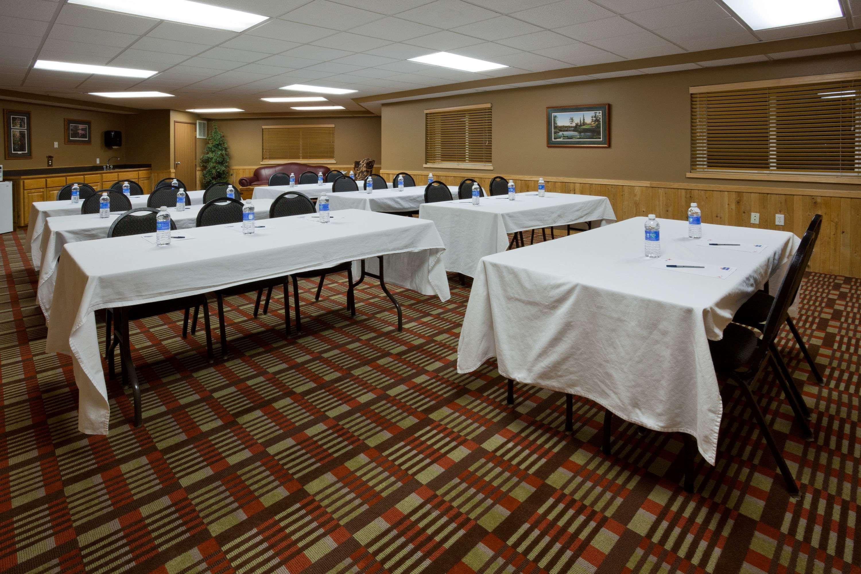 Centro de Negocios AmericInn by Wyndham Pequot Lakes