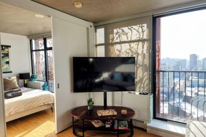 Alquiler Vacacional - Luxury 1BR Gastown Condo | Water Views + Contactless Check-In |  Parking Nearby