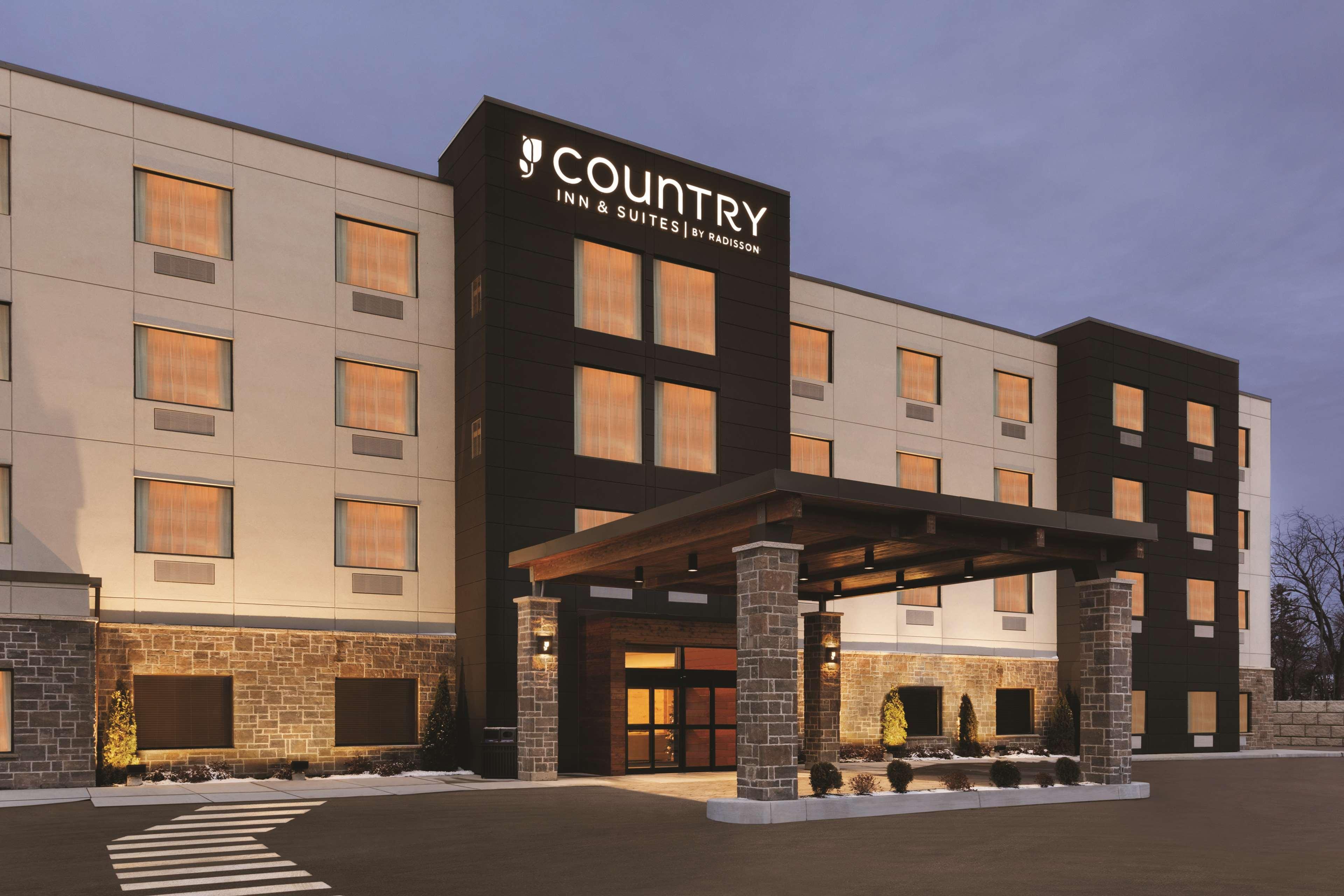 Vista Exterior Country Inn & Suites by Radisson, Belleville, ON
