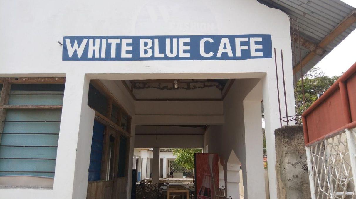 Vista Exterior White Blue Bungalows