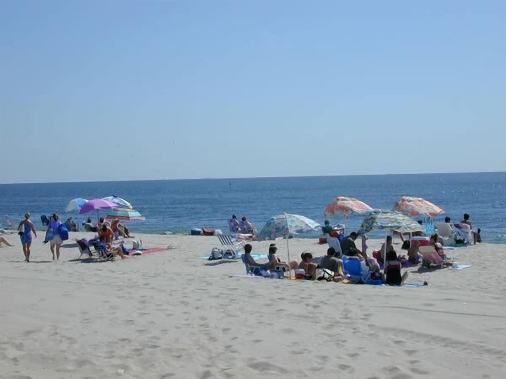 Playa Crystal Inn Eatontown