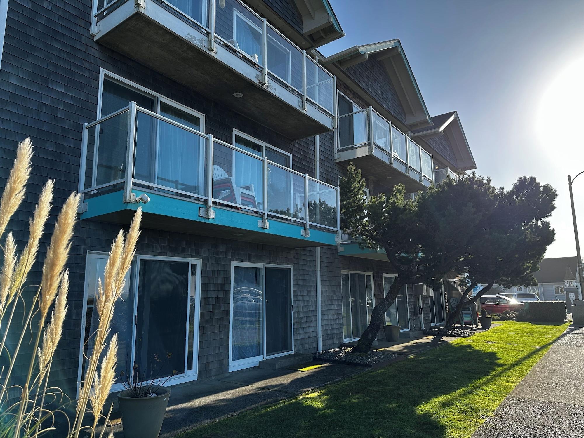 Varios Inn at the Shore