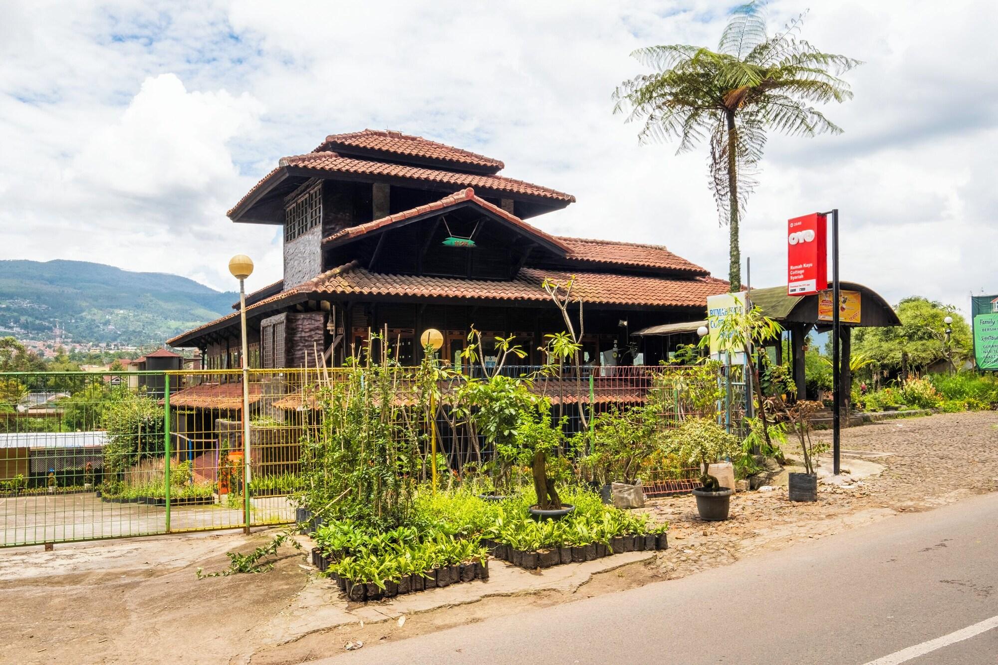 Varios Capital O 2640 Cottage GS Rumah Kayu Syariah