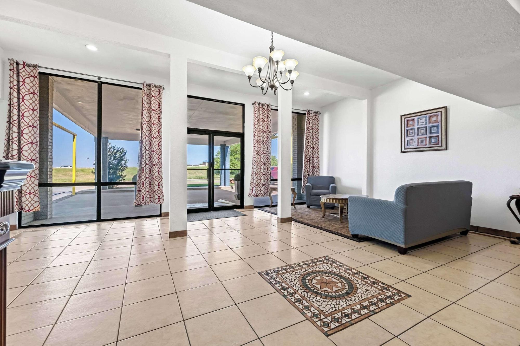 Vista Lobby Quality Inn Plainview