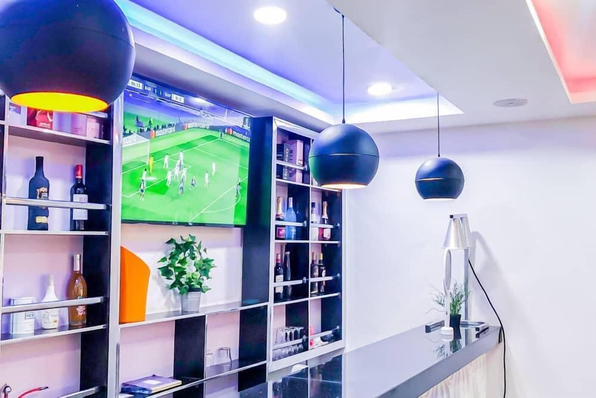 Bar/Salón No 95 suites & Apartment