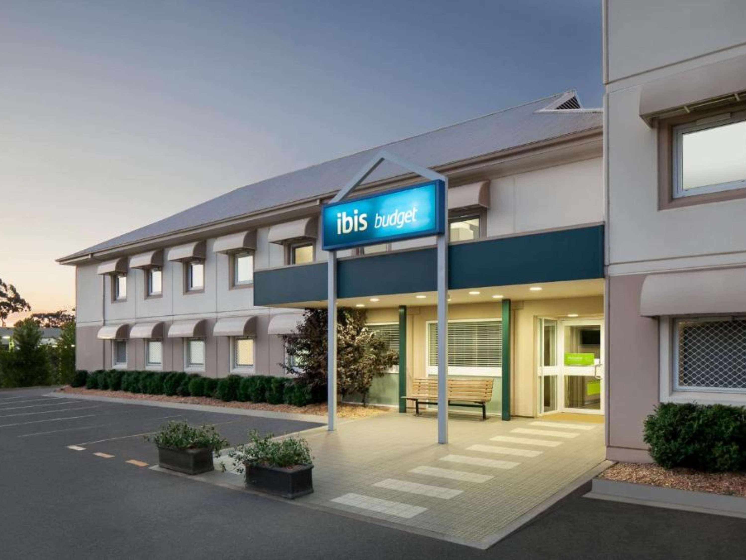 Vista Exterior ibis budget Canberra