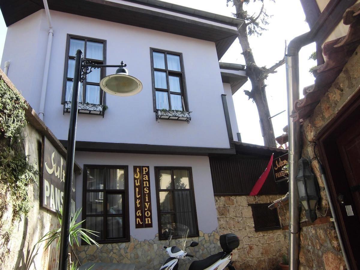 Varios Sultan Pension
