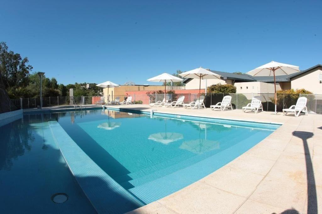 Vista Piscina Howard Johnson by Wyndham Rio Ceballos