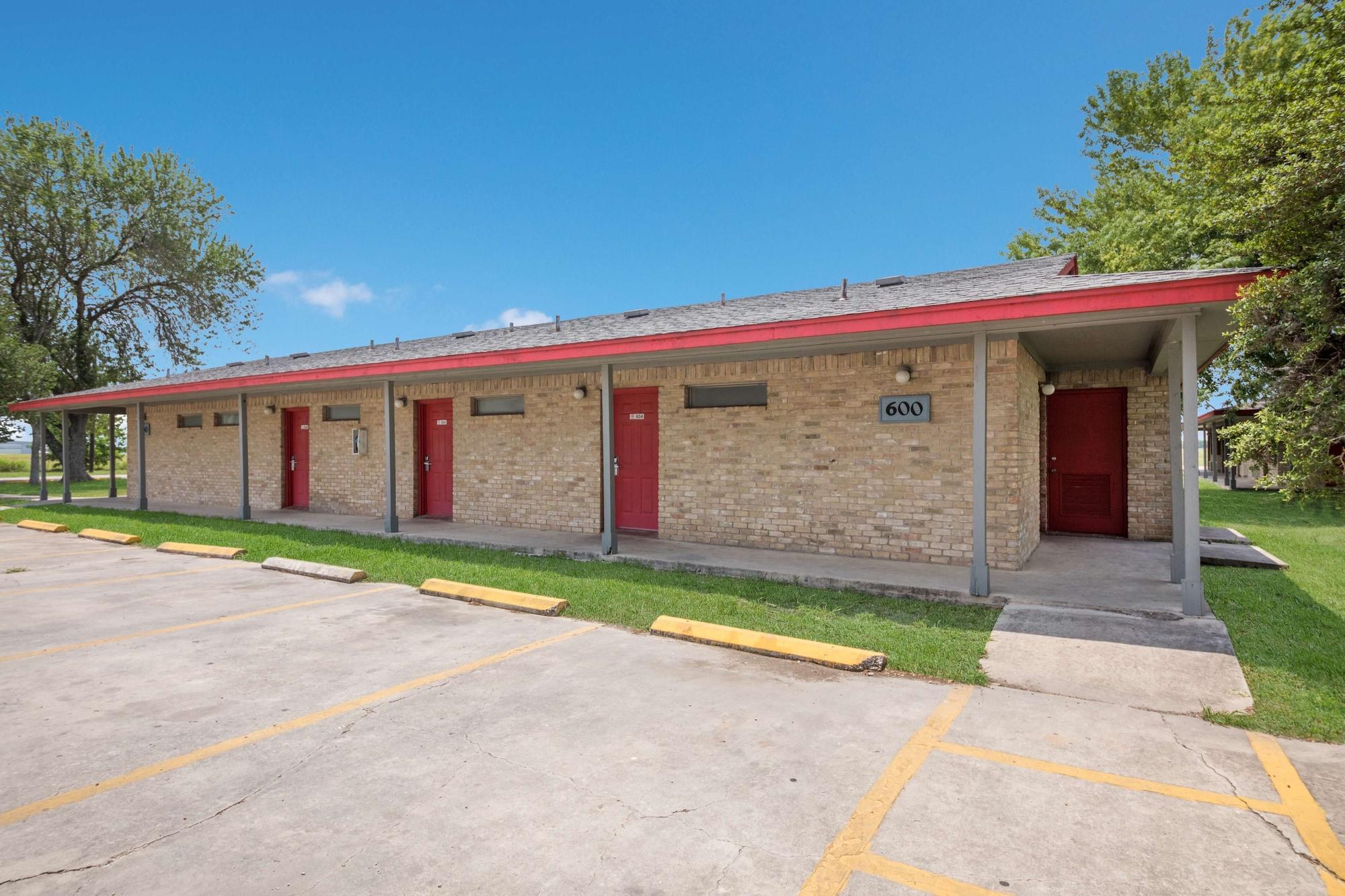 Vista Exterior Americas Best Value Inn Lockhart