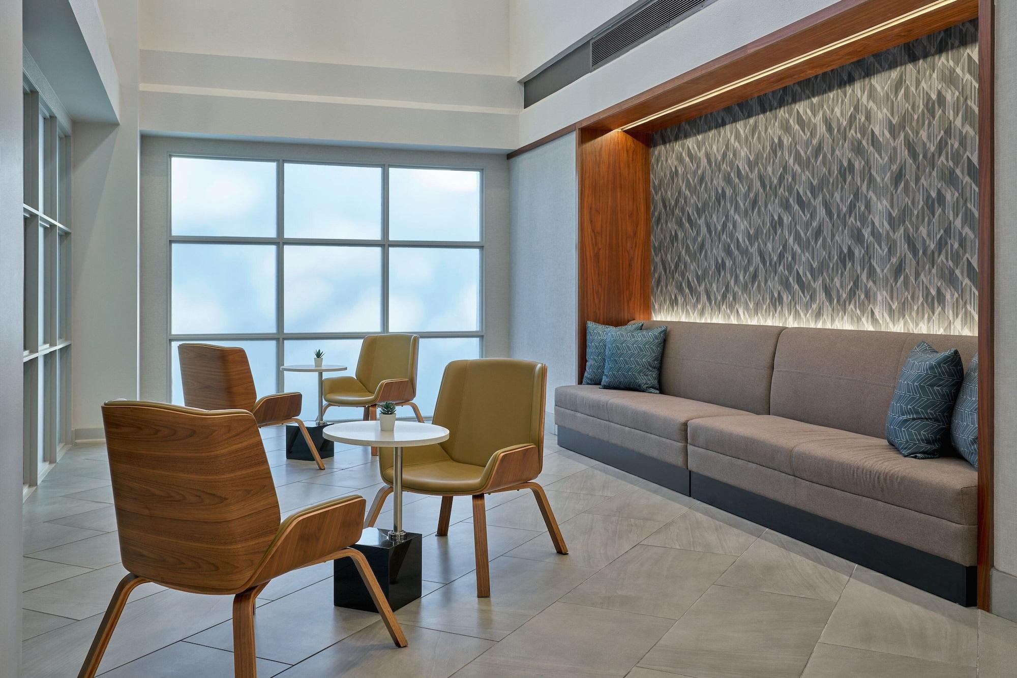 Vista Lobby Delta Hotels by Marriott Little Rock West