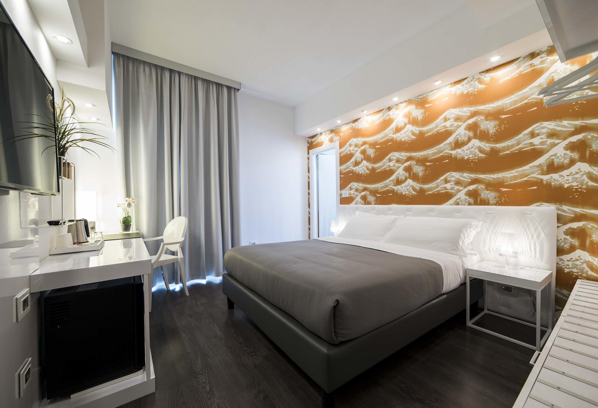 Varios Hotel Montestella