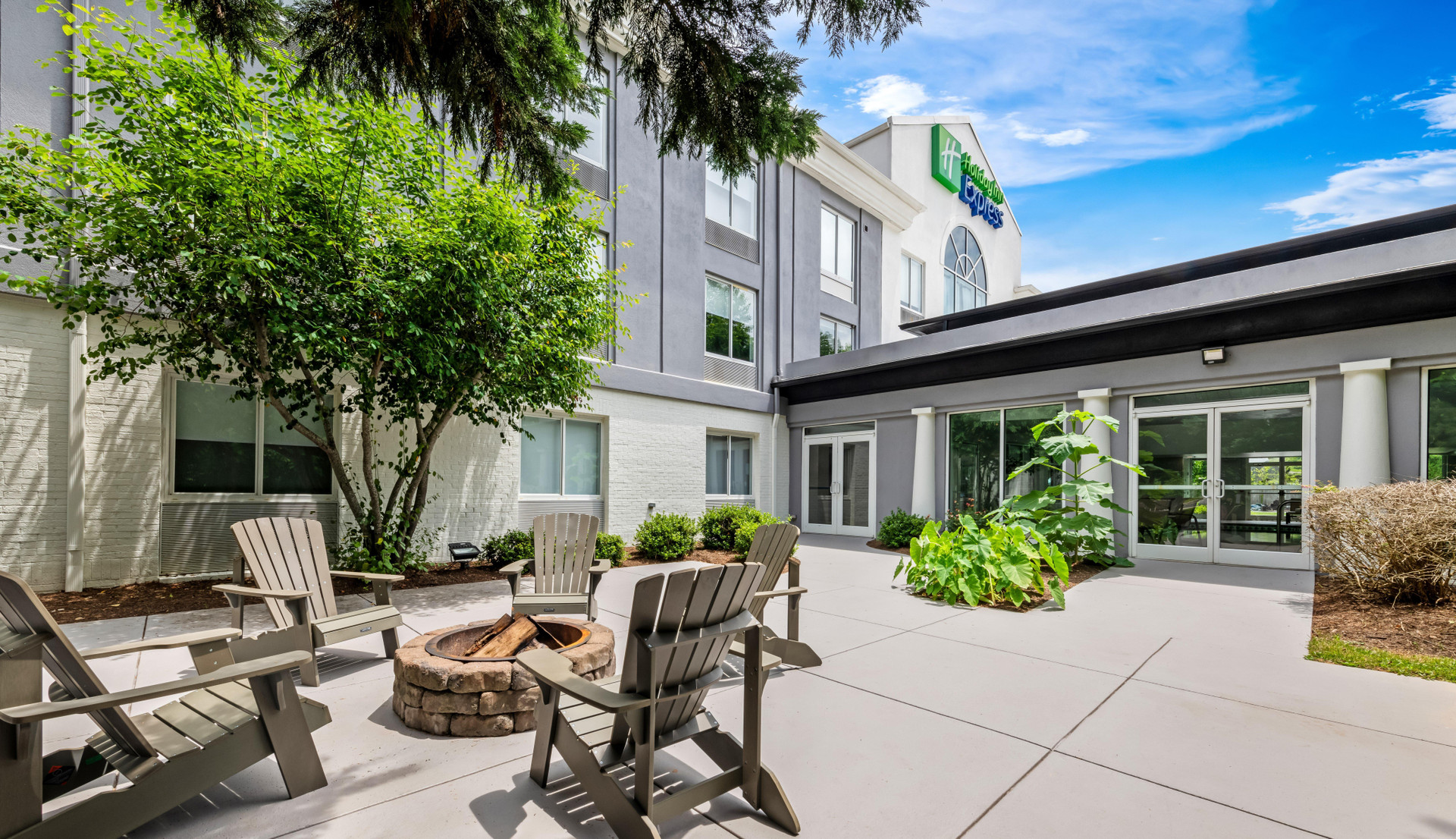Vista Exterior Holiday Inn Express and Suites Sylva Western Carol