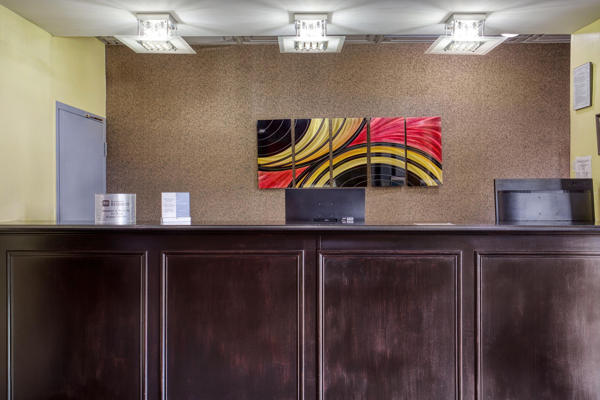 Vista Lobby Best Western Executive Inn