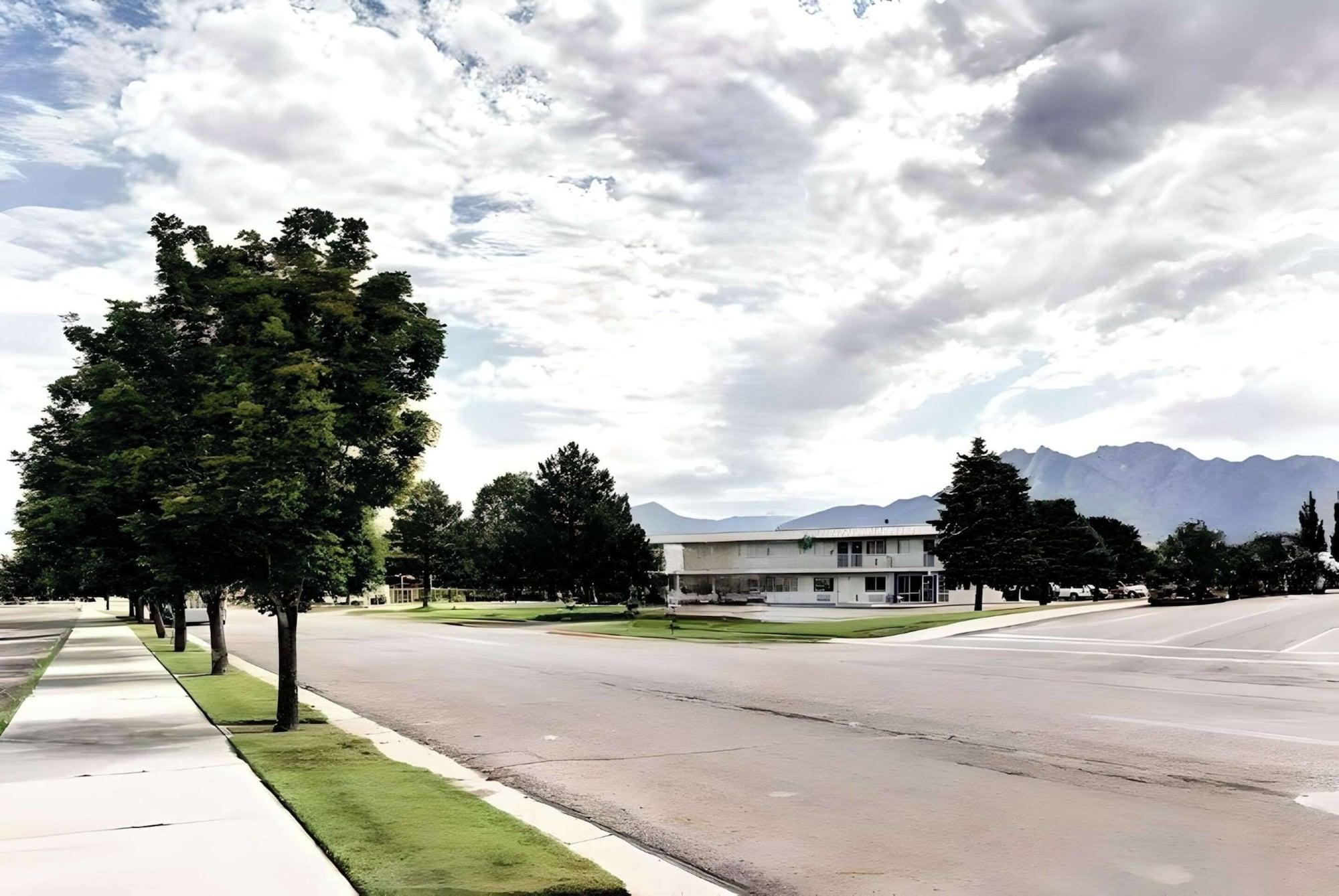 Vista Exterior Econo Lodge Midvale