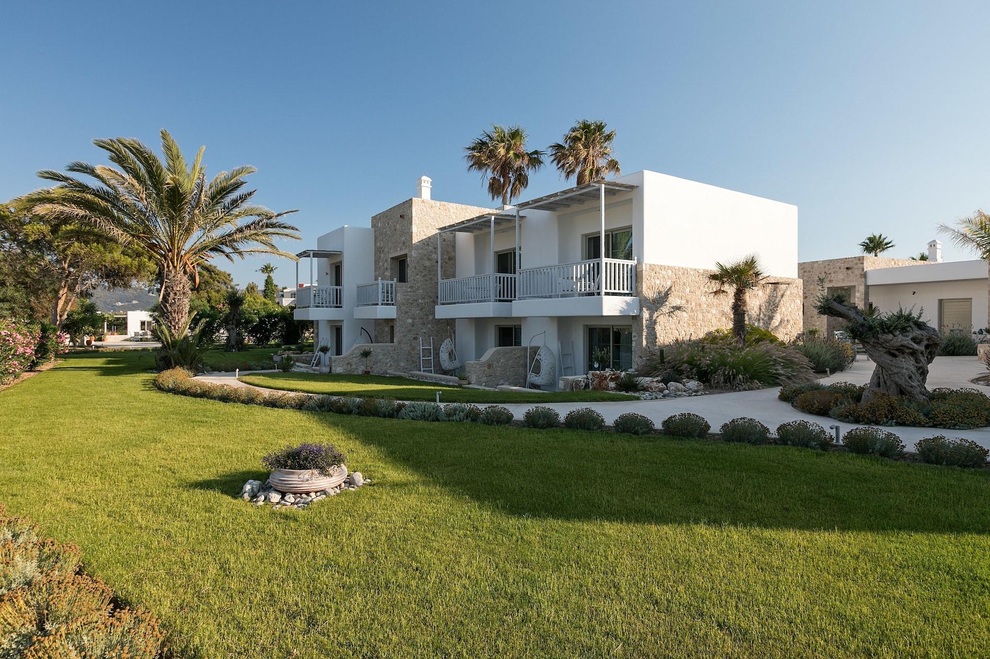 Vista Exterior White Pearls Luxury Suites - Adults Only