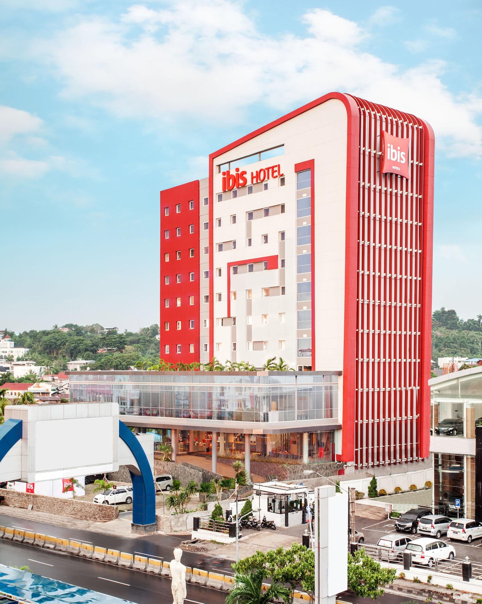 Vista Exterior ibis Manado City Center Boulevard