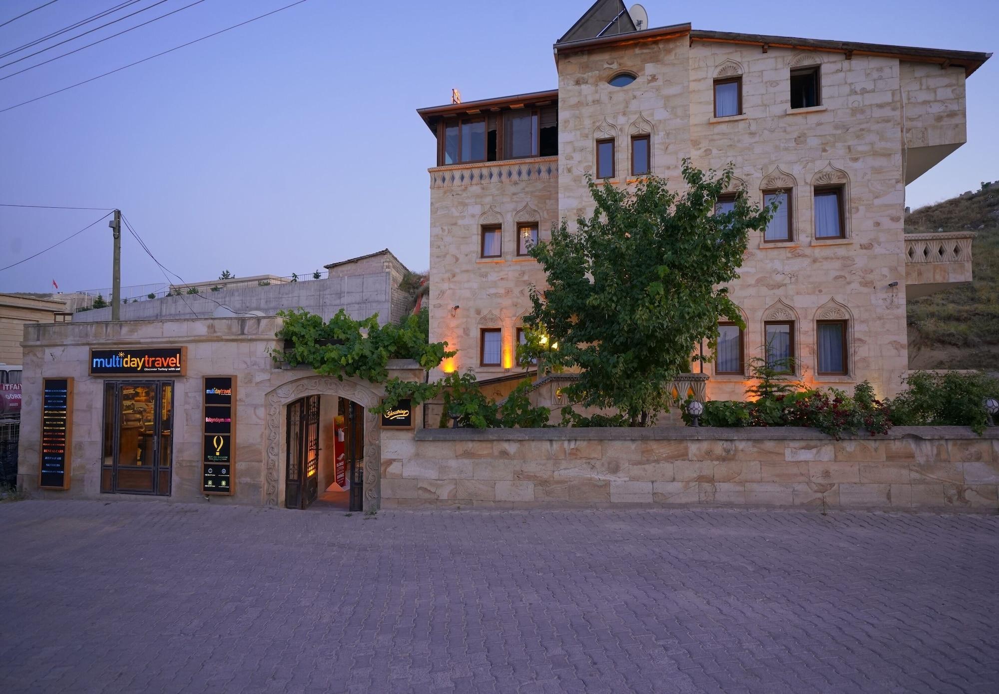 Vista Exterior ShoeString Stone House