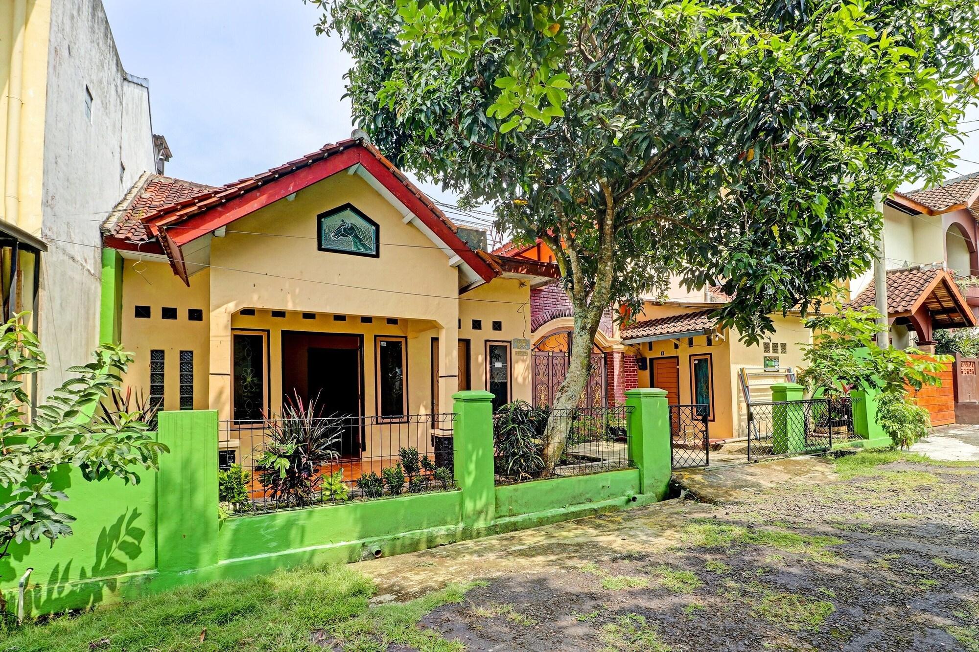 Varios OYO Life 91478 Wisma Aura Syariah