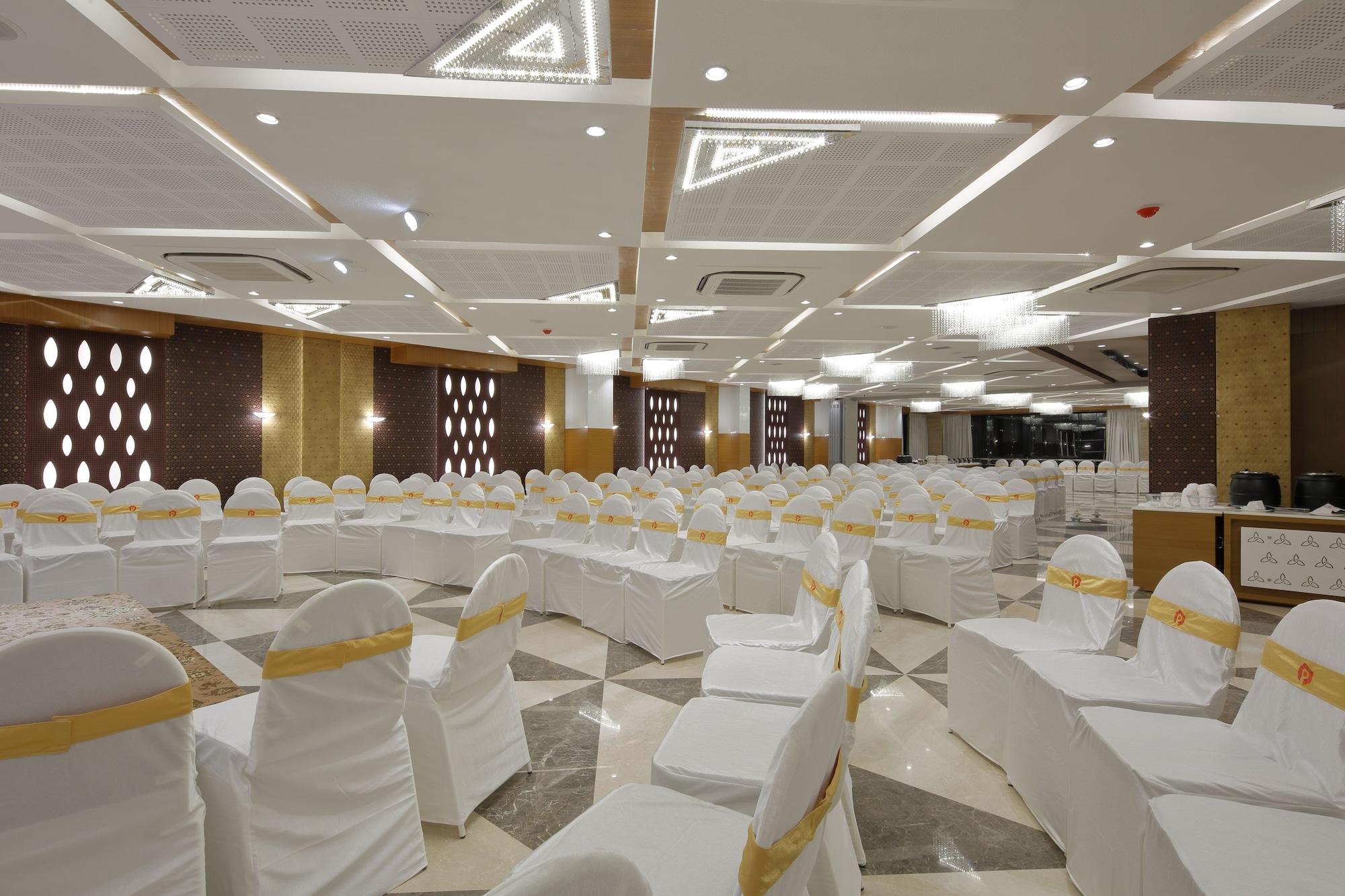 Salón de Baile Hotel Pragati The Grand