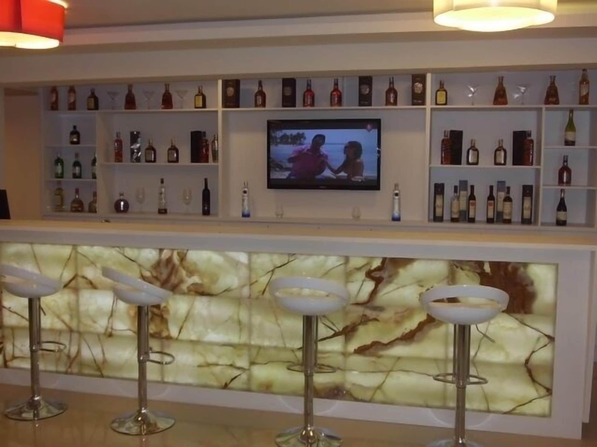 Bar/Salón Tucacas Beach Hotel