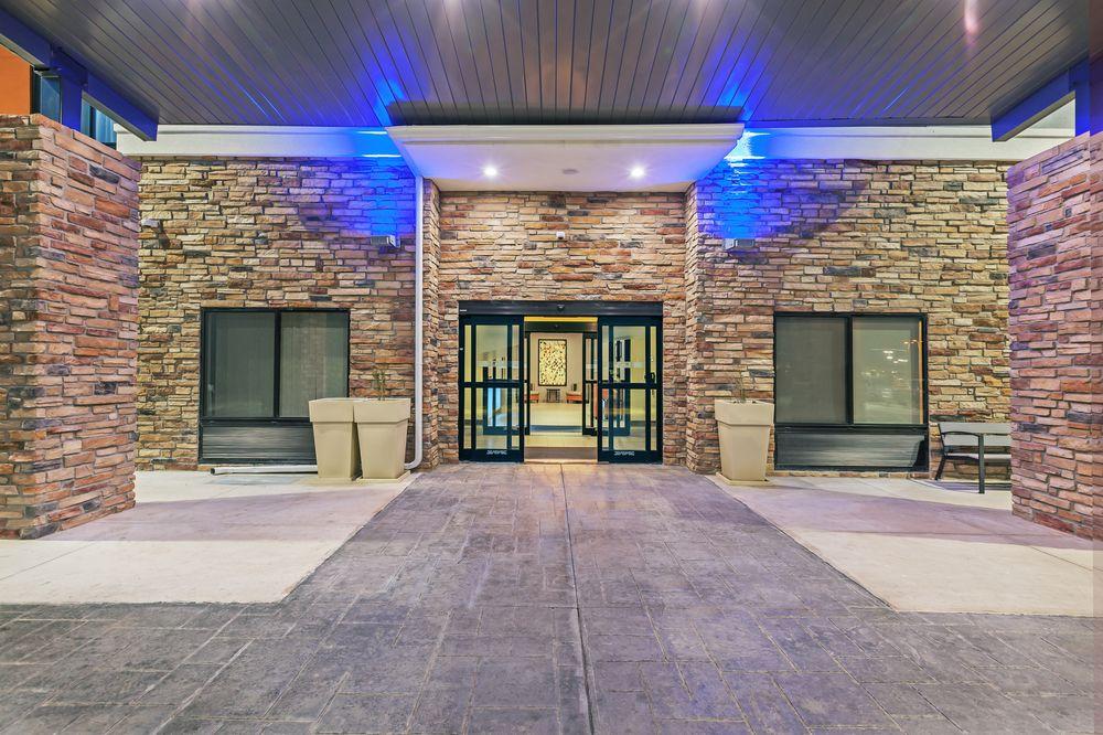 Vista Exterior Holiday Inn Express and Suites Perryton