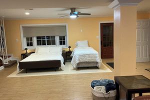 Alquiler Temporario - Home in Washington DC, 2 bedrooms, 4 beds, 2 baths,sleeping 5 & free parking.