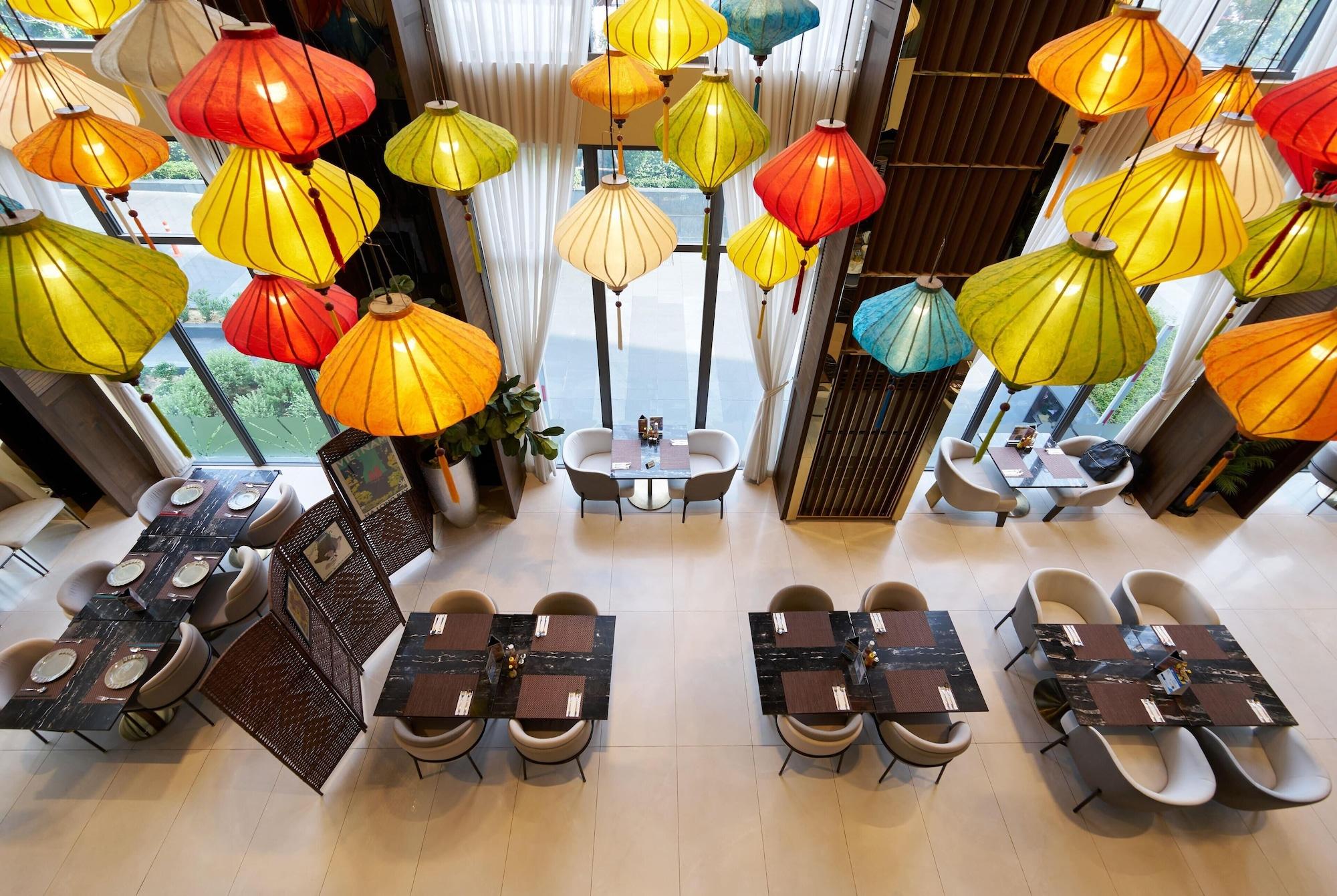 Restaurant Ramada Plaza by Wyndham Bangkok Sukhumvit 48