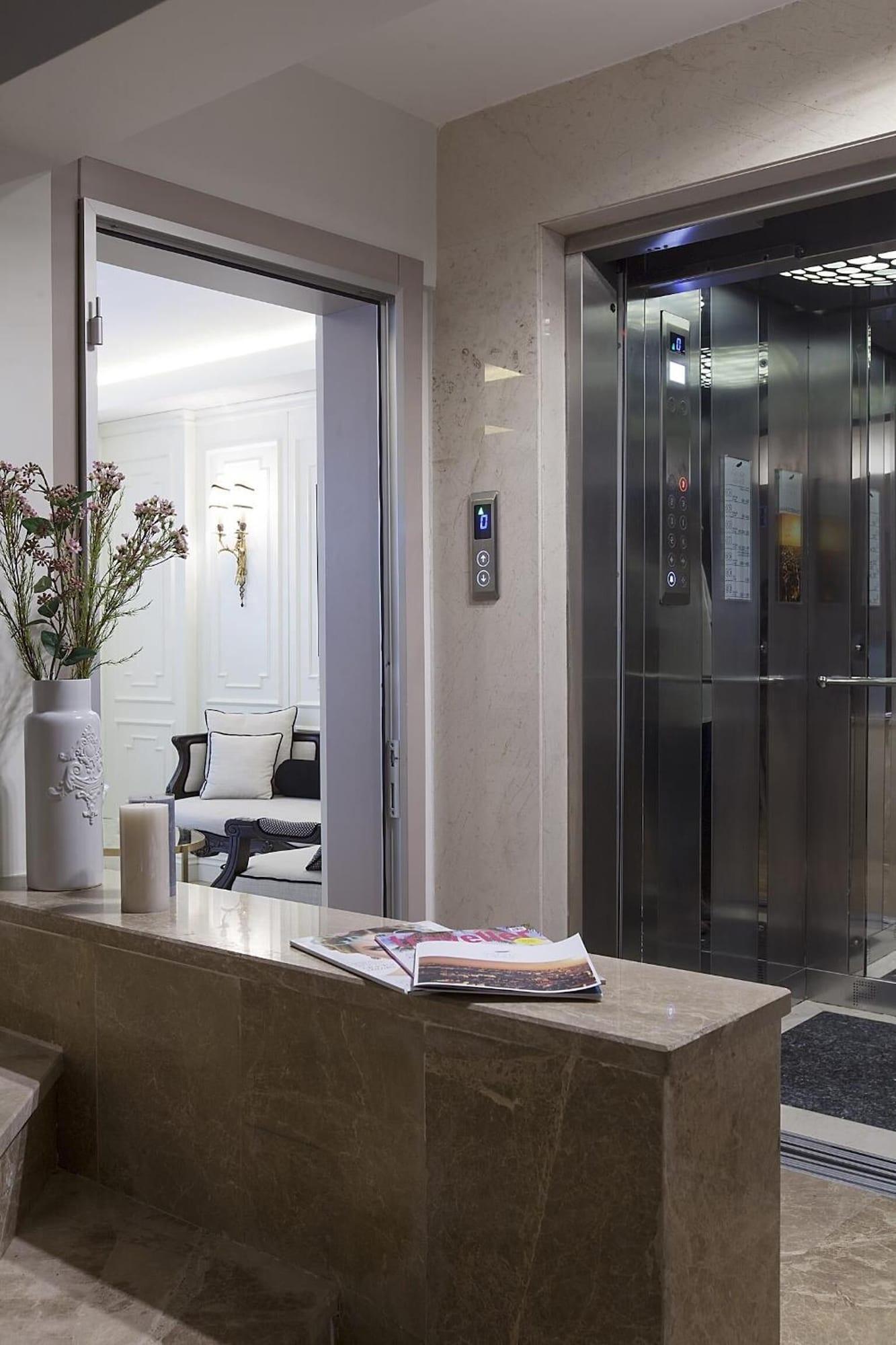 Vista Lobby Perla Galata Hotel