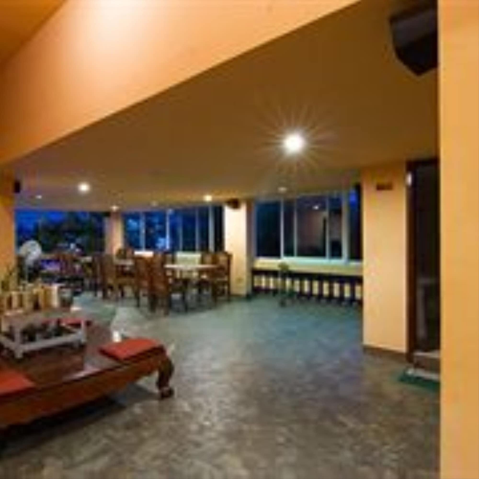 Restaurant G Eleven Hotel