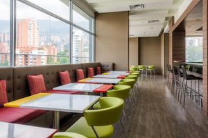 Alojamiento - Hampton By Hilton Medellín