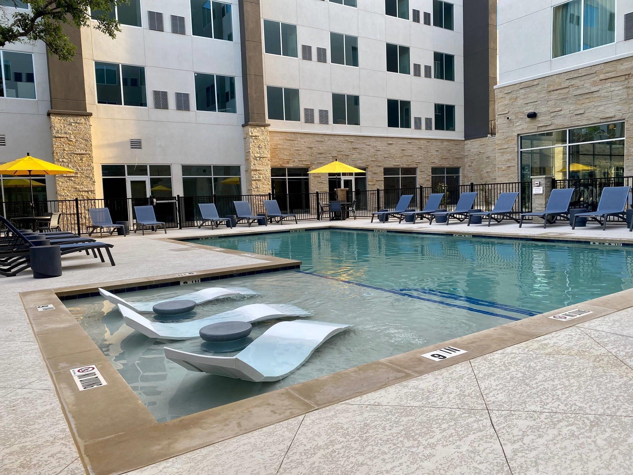 Vista Piscina Cambria Hotel Austin Uptown Near The Domain
